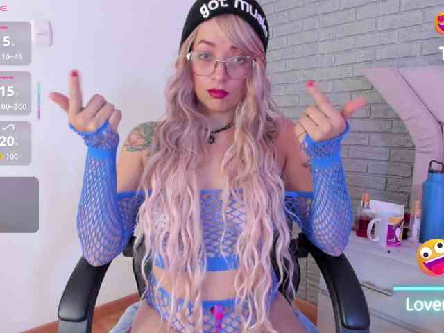 RoxanneStorm webcam