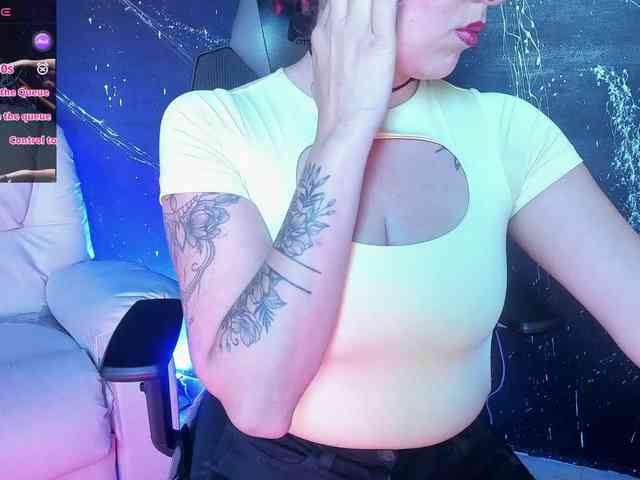 RoxanneStorm webcam