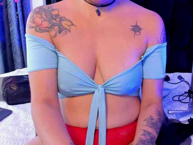 RoxanneStorm webcam