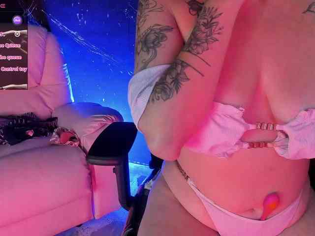 RoxanneStorm webcam