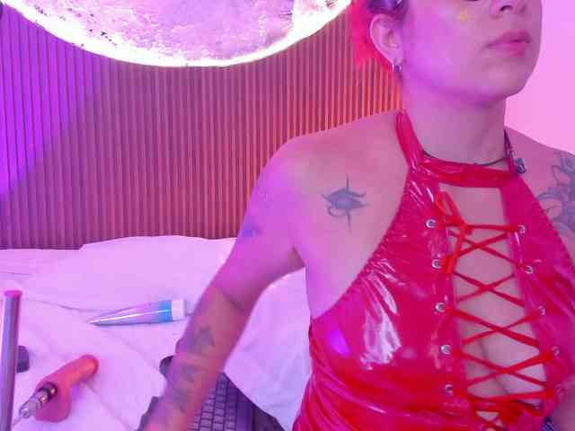 RoxanneStorm webcam
