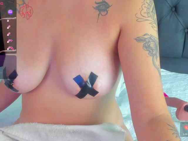 RoxanneStorm webcam