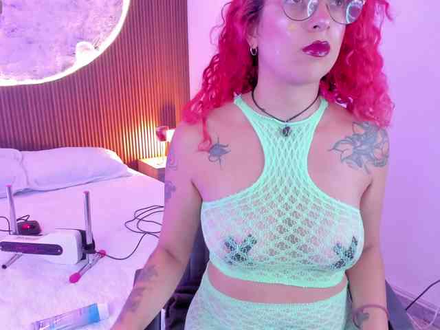 RoxanneStorm webcam