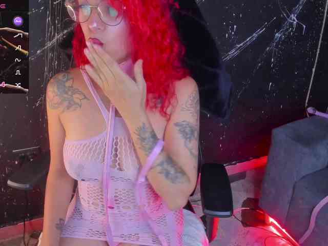 RoxanneStorm webcam
