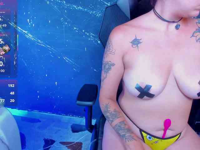RoxanneStorm webcam