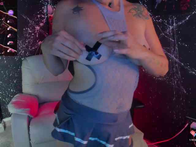 RoxanneStorm webcam