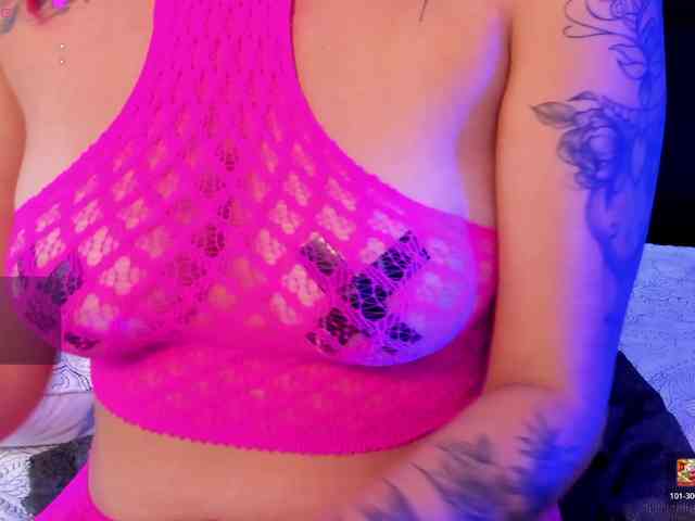 RoxanneStorm webcam