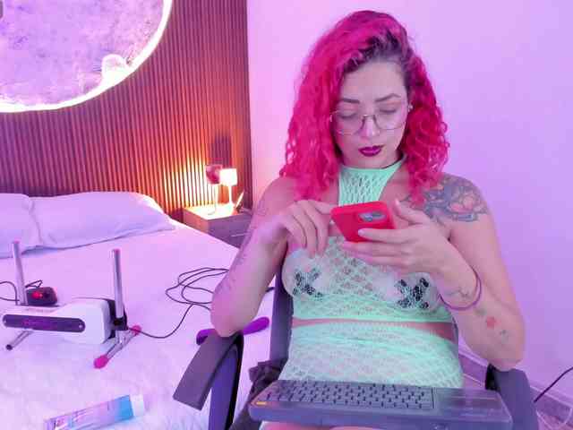 RoxanneStorm webcam