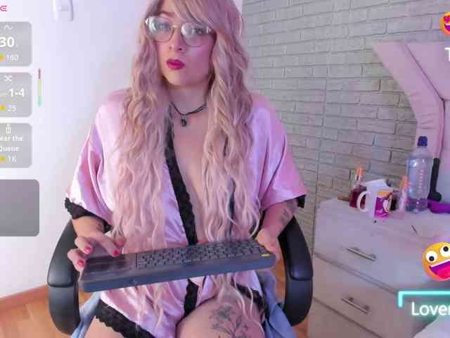 RoxanneStorm webcam