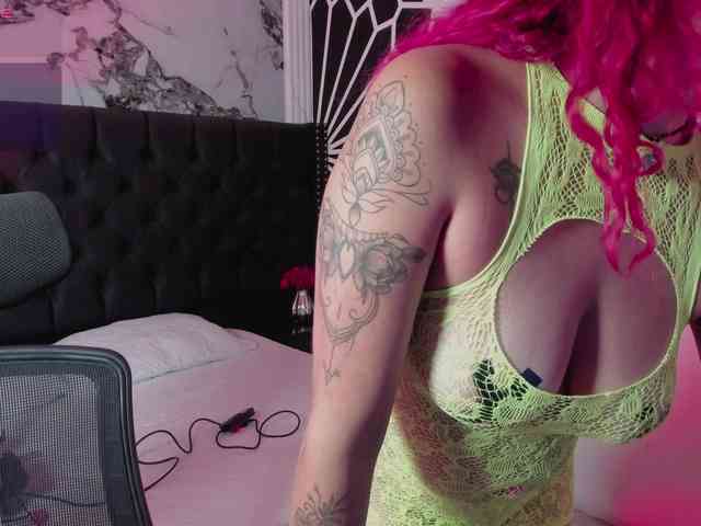 RoxanneStorm webcam