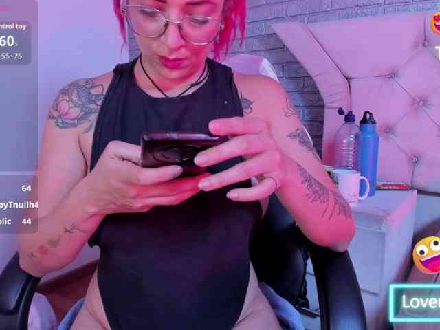 RoxanneStorm webcam
