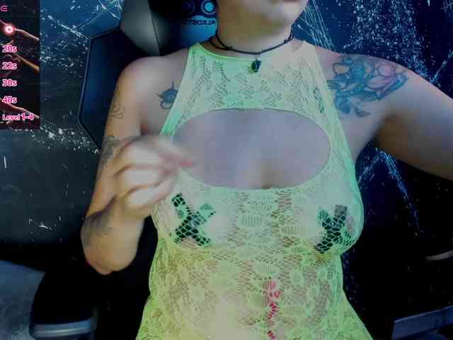 RoxanneStorm webcam