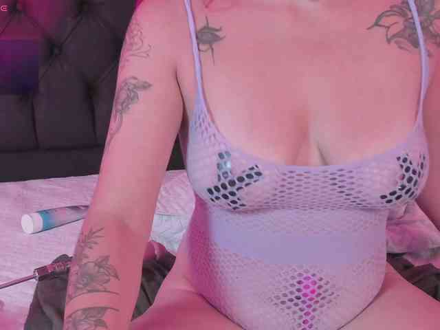 RoxanneStorm webcam