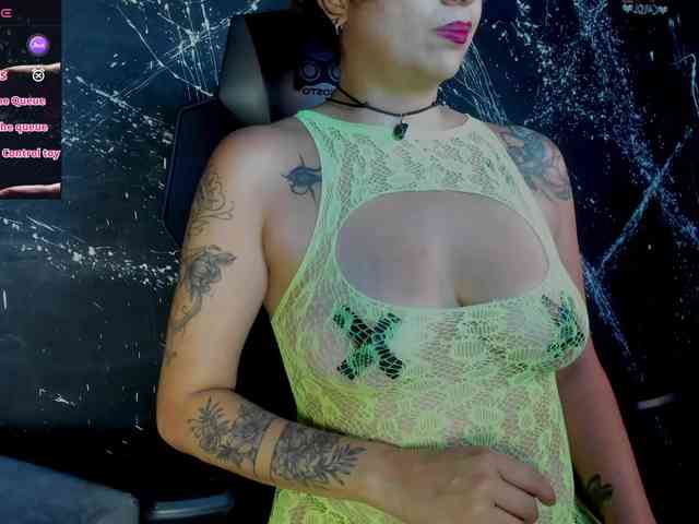 RoxanneStorm webcam