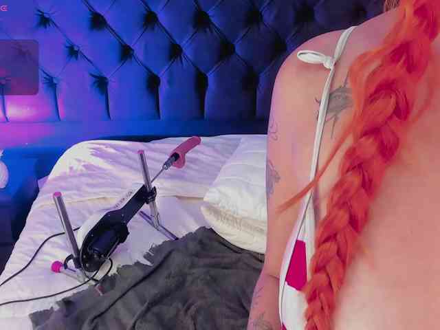 RoxanneStorm webcam