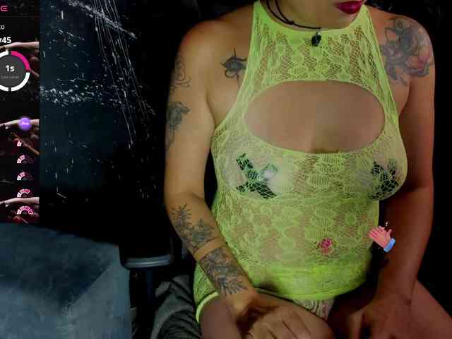 RoxanneStorm webcam