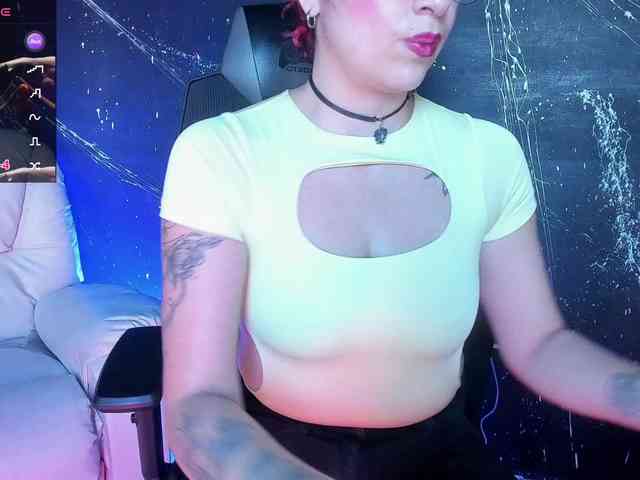 RoxanneStorm webcam