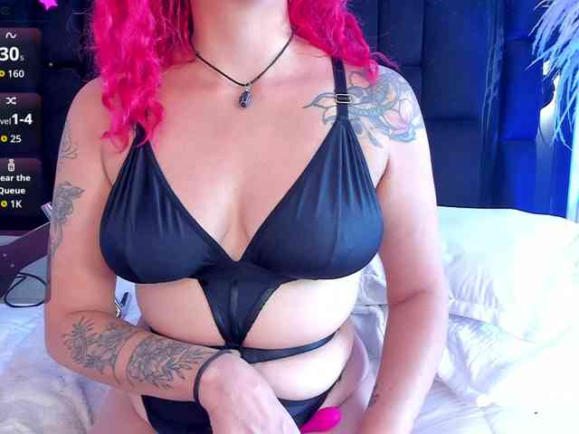 RoxanneStorm webcam