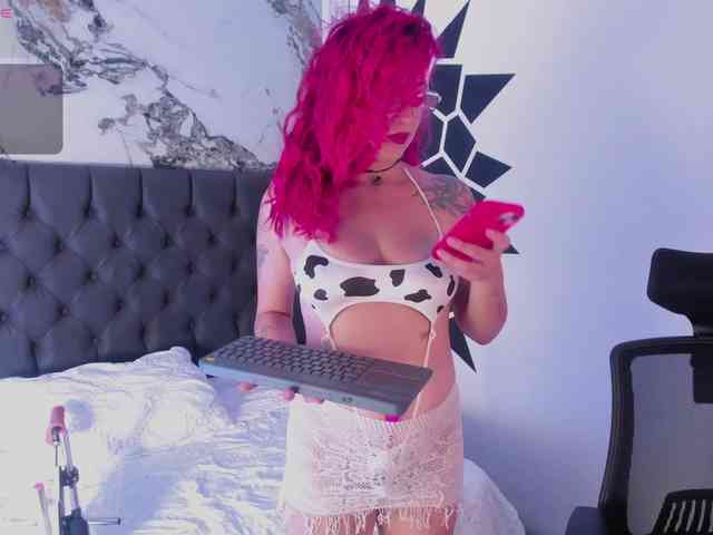 RoxanneStorm webcam