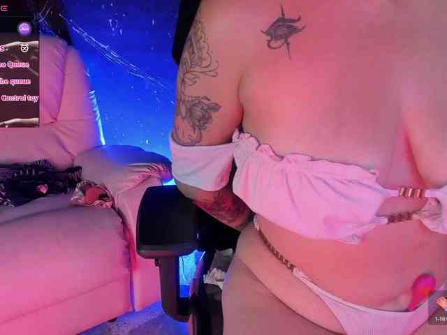 RoxanneStorm webcam