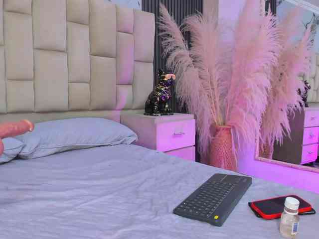 RoxanneStorm webcam