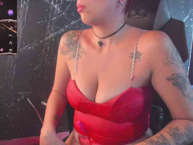 RoxanneStorm webcam
