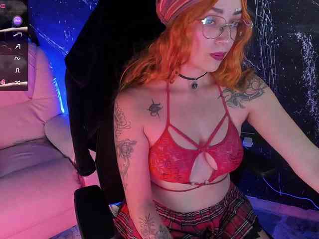 RoxanneStorm webcam