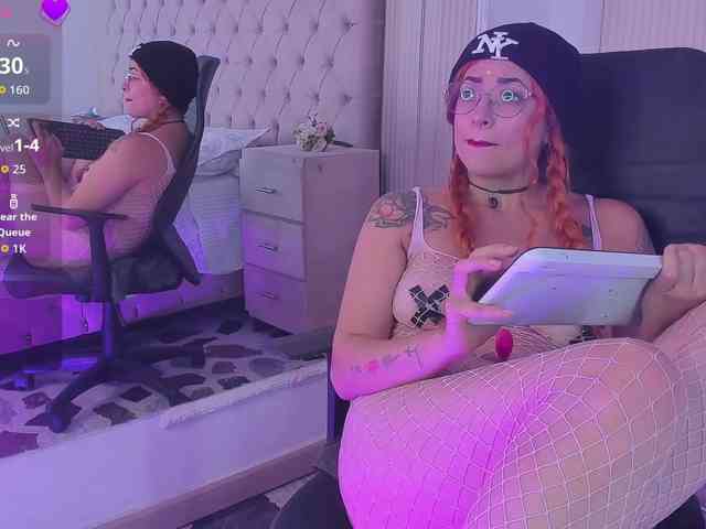 RoxanneStorm webcam