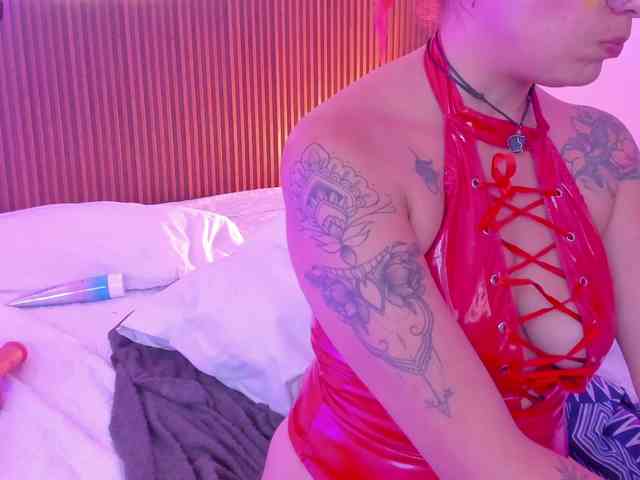 RoxanneStorm webcam