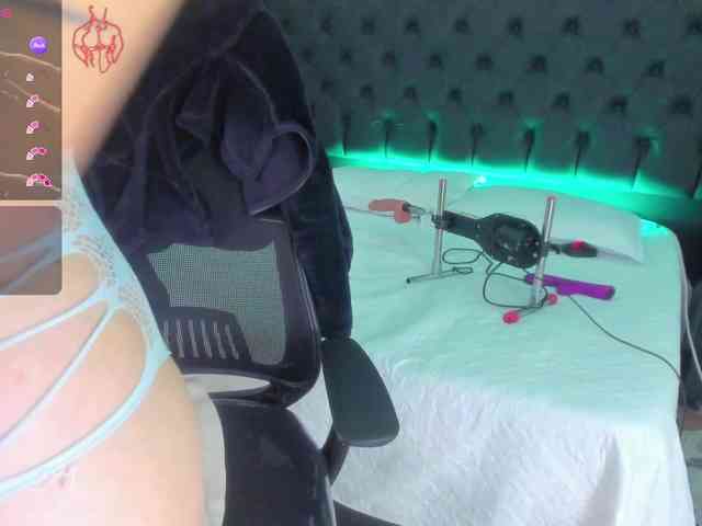 RoxanneStorm webcam