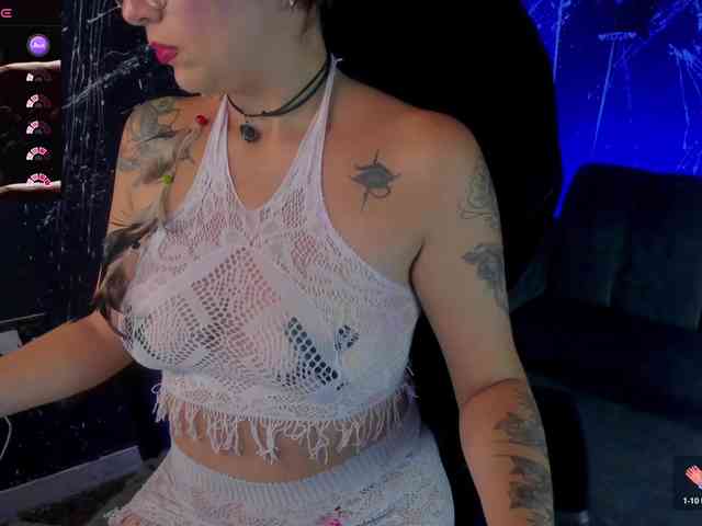 RoxanneStorm webcam