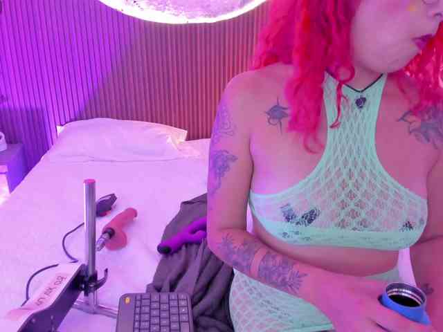 RoxanneStorm webcam