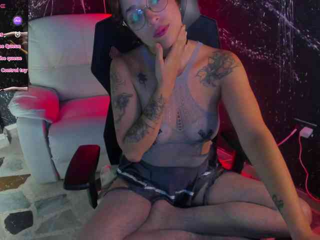 RoxanneStorm webcam