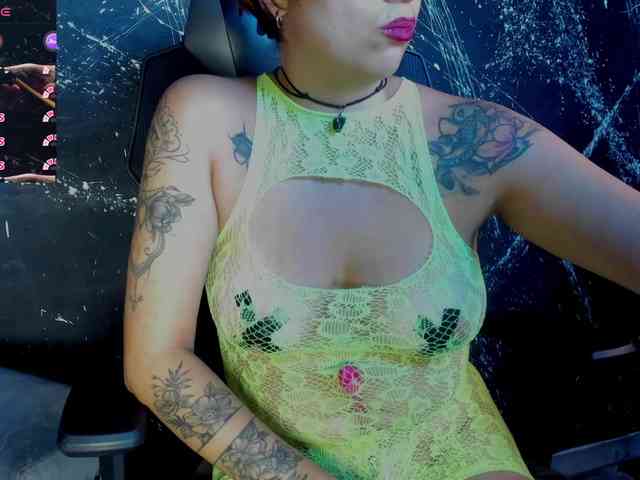 RoxanneStorm webcam