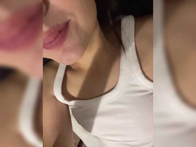 me-la-nia19 live cam on BongaCams