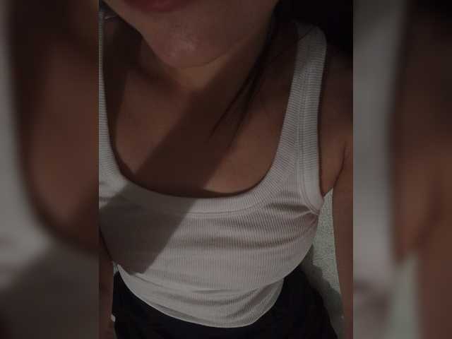 me-la-nia19 live cam on BongaCams