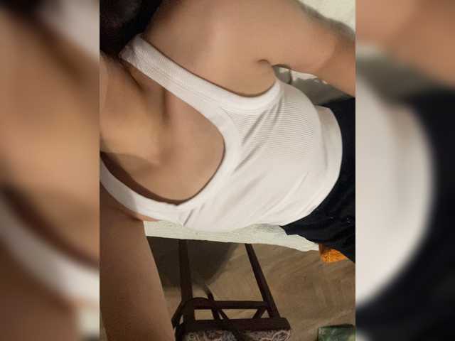 me-la-nia19 live cam on BongaCams