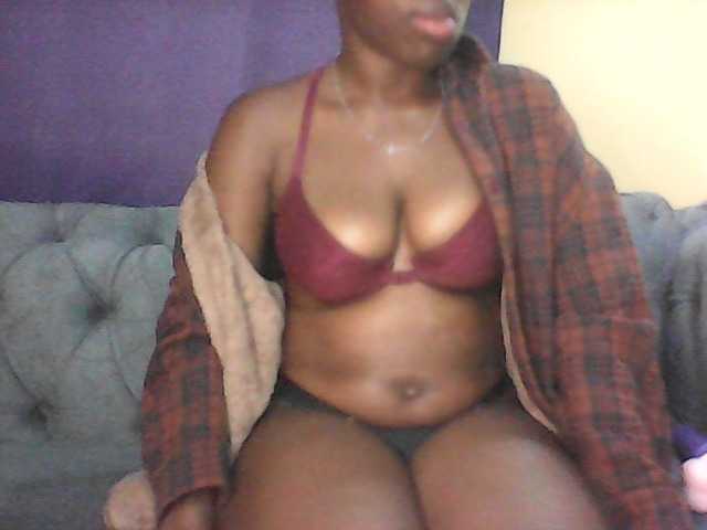 Sexy-Divah's BongaCams show and profile