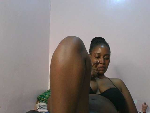 cute-africanah live cam on BongaCams
