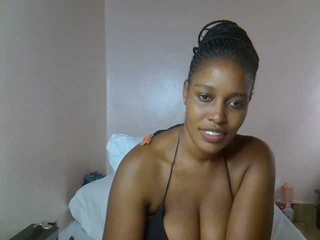 cute-africanah live cam on BongaCams