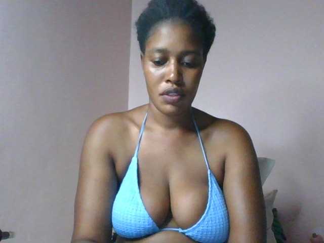 cute-africanah live cam on BongaCams