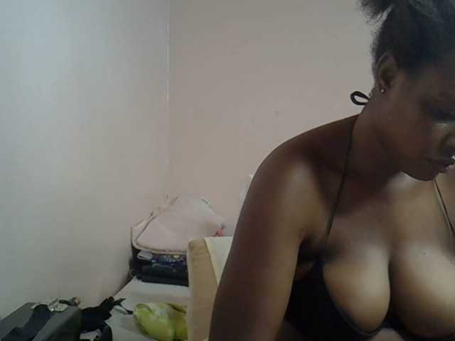 cute-africanah live cam on BongaCams