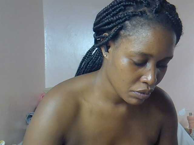 cute-africanah live cam on BongaCams