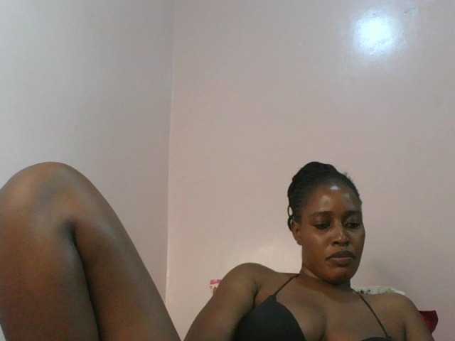 le modèle cute-africanah est en webcam porno dans un show sur le site bongacams, il possède les tags suivants: Ebony,Brunette,Trimmed