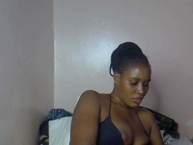 cute-africanah live cam on BongaCams