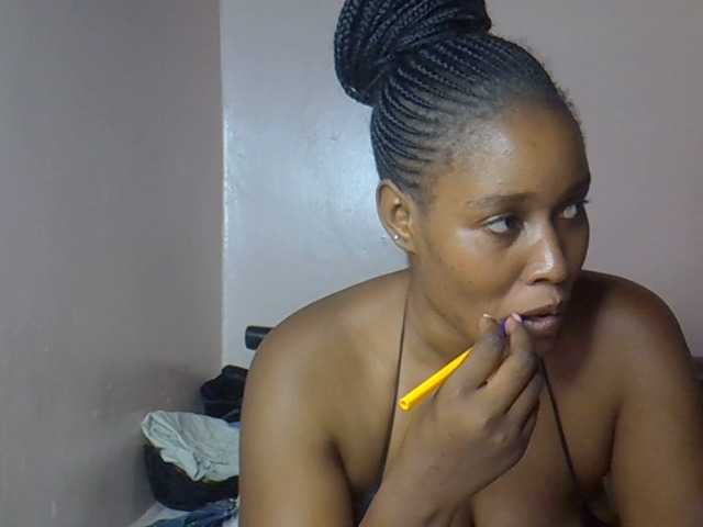 cute-africanah live cam on BongaCams