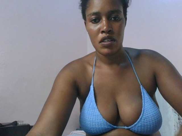 cute-africanah live cam on BongaCams