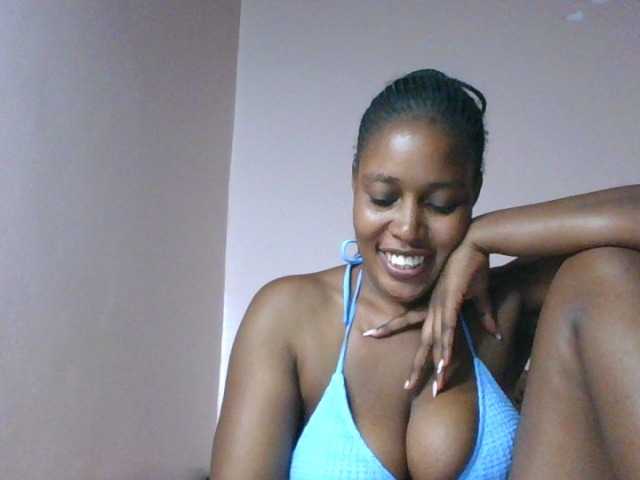 cute-africanah live cam on BongaCams