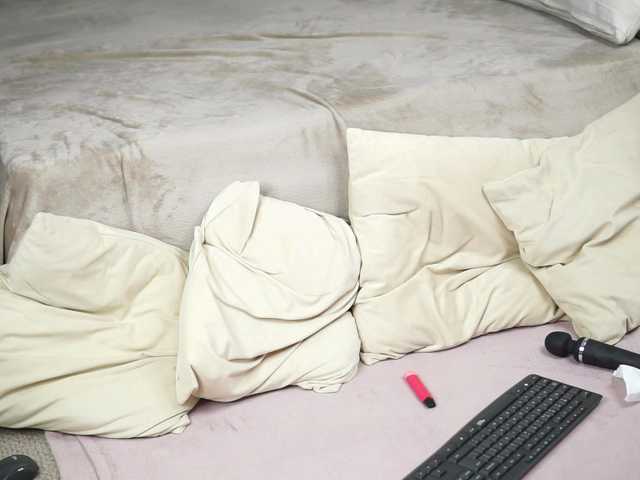 AprilHadid's BongaCams show and profile