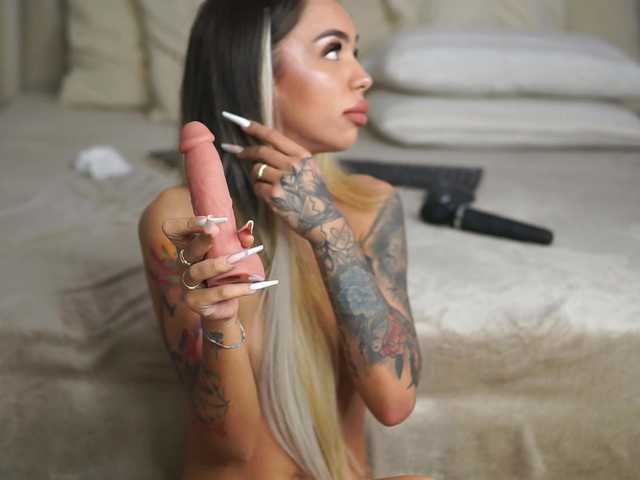 AprilHadid live cam on BongaCams
